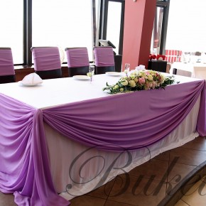 Бело-фиолетовый стол молодоженов в Панораме